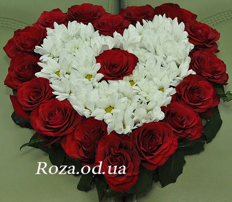 Розы в форме сердца