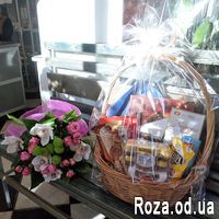 Basket of sweets - Photo 1