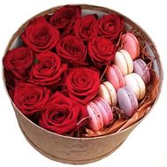 11 роз с Macarons