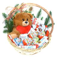 Новогодняя подарочная корзина с Kinder и игрушкой