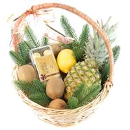 Новогодняя корзина с Ferrero Rocher и фруктами