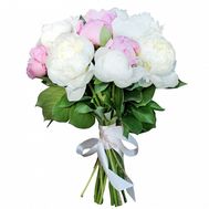 15 белых и розовых пионов