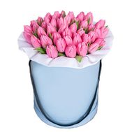 Розовые тюльпаны в коробке