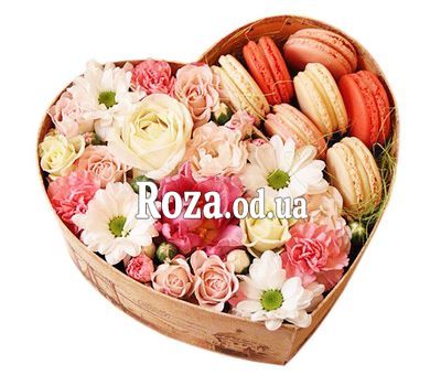 Flowers and macaroons in a box