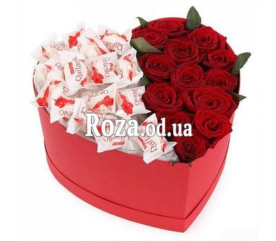 Цветы и Raffaello в коробке