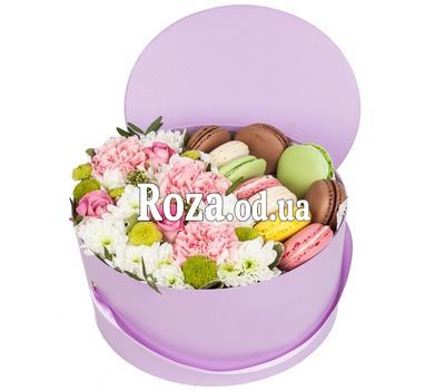Macaroons and flowers in a box