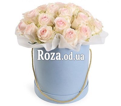Белые розы в коробке
