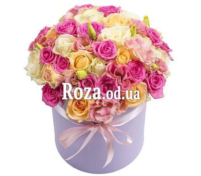 Нежные розы в коробке