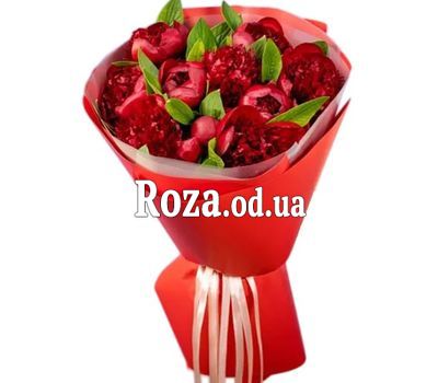 Букет бордовых пионов