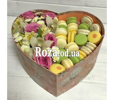 Макаруны с цветами сердцем