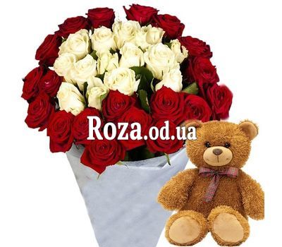 Мишка с букетом роз
