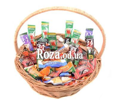 Подарочная корзина сладостей и кофе