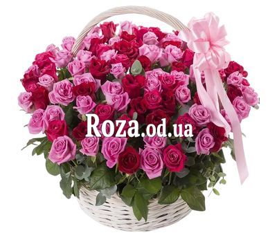 101 разноцветная роза в корзине