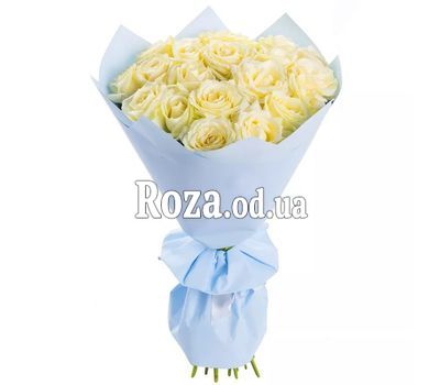Bouquet of white roses