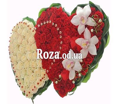 Большое сердце из роз
