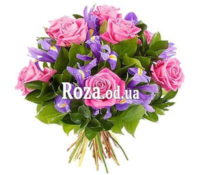 Букет из роз и ирисов