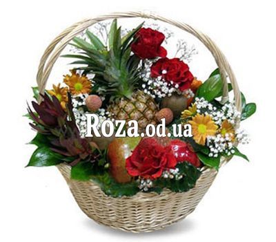 Корзина фруктов с цветами