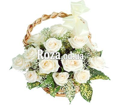 Корзина из 17 роз