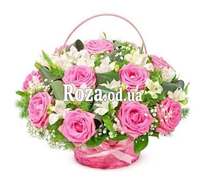 Basket with roses and alstromeries