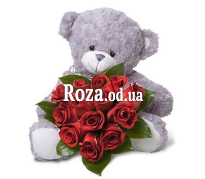 Медведь с розами
