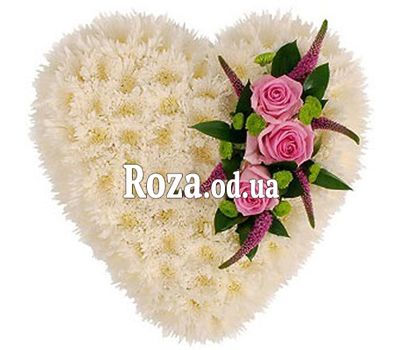 Сердце из хризантем