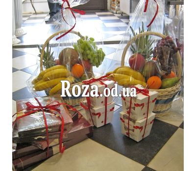 Large basket of fruit 1