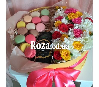 Flowers with Macarons and Mondoro Asti 1