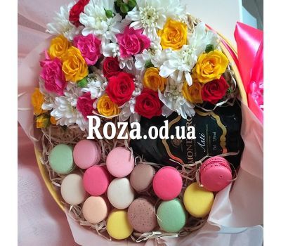 Flowers with Macarons and Mondoro Asti 2