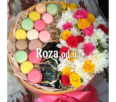 Flowers with Macarons and Mondoro Asti 3