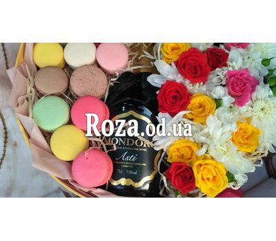 Flowers with Macarons and Mondoro Asti 4
