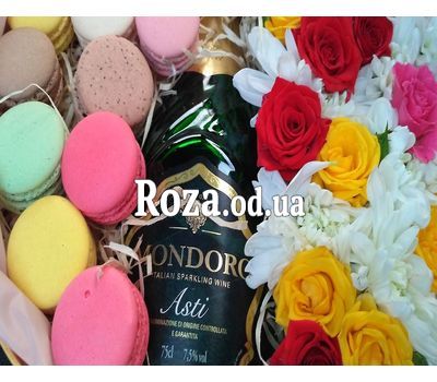 Flowers with Macarons and Mondoro Asti 6