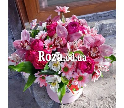 Flowers in a hat box 8