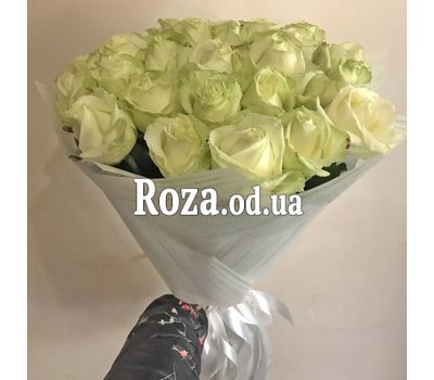 25 white roses in a bouquet 7