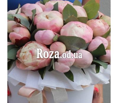 39 розовых пионов в коробке 2