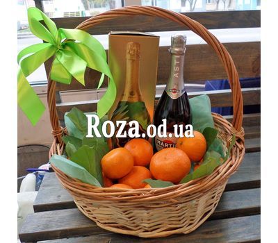 Корзина с мандаринами и шампанским 3