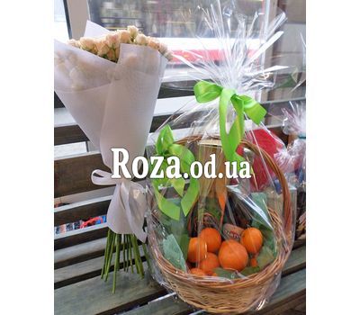 Корзина с мандаринами и шампанским 2