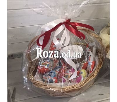 Корзина с шоколадом киндер 2