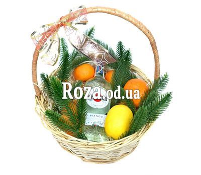 Martini и мандарины в новогодней корзинке