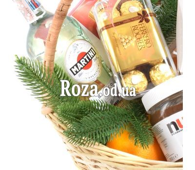 Martini и сладости в новогодней корзине 1