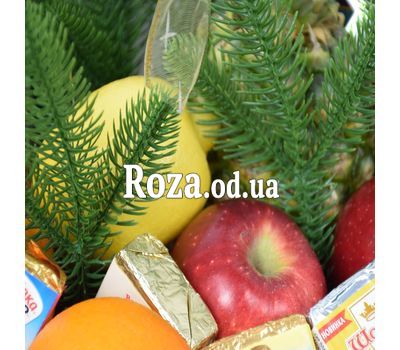 Новогодняя корзина с фруктами и вином 2