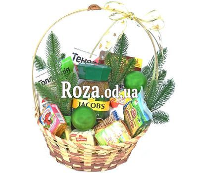 Новогодняя корзина с кофе и сыром