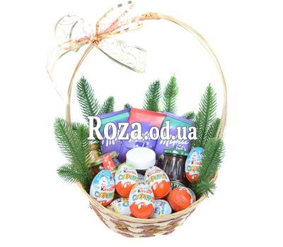 Новогодняя корзина с шоколадом Milka и Kinder