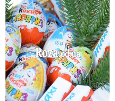 Новогодняя подарочная корзина Kinder 1