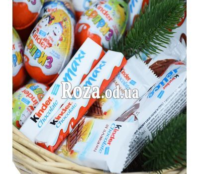 Новогодняя подарочная корзина Kinder 2