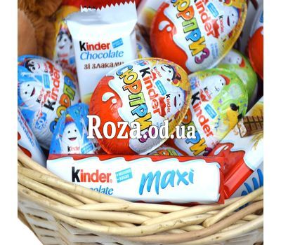 New Year's Gift Basket with Kinder and Teddy Bear 2