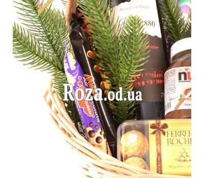 Подарочная корзина с вином и сладостями 1