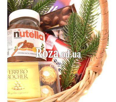 Подарочная корзина с вином и сладо 2стями