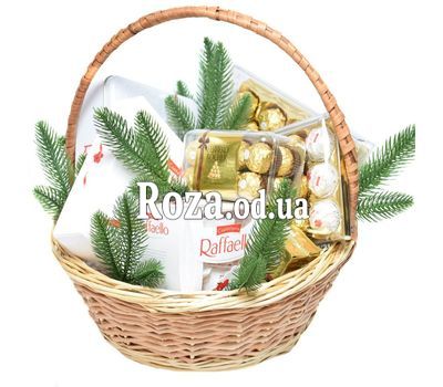 Подарочная новогодняя корзина Ferrero Rocher и Raffaello 1