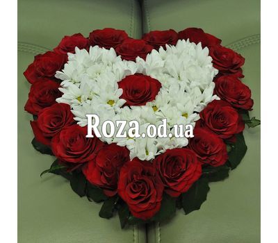 Сердце из роз и хризантем 2