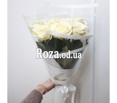 9 белых роз в крафте 1